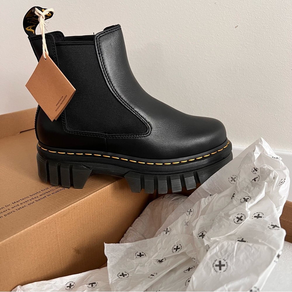 NEW Audrick Chealsea Black Dr. Martens | US 8.5 | EU 40